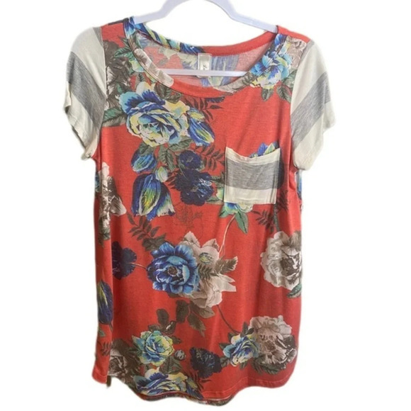 Women’s Medium Coral Floral and striped pocket tee​ - Picture 2 of 7